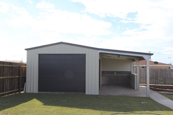 Single bay lockable garage with side entertainment area